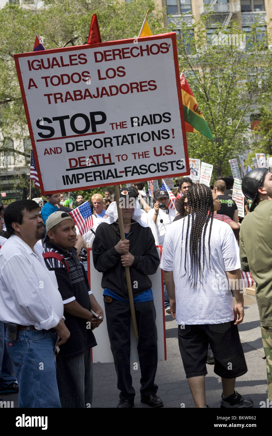 1. Mai 2010: Maikundgebung und März für die Rechte der Einwanderer und Arbeiter am Union Square in New York City. Stockfoto