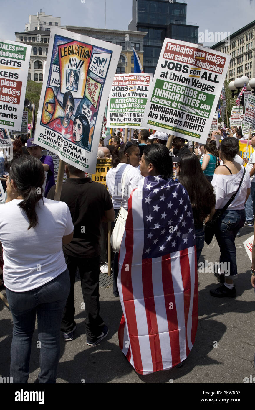 1. Mai 2010: Maikundgebung und März für die Rechte der Einwanderer und Arbeiter am Union Square in New York City. Stockfoto