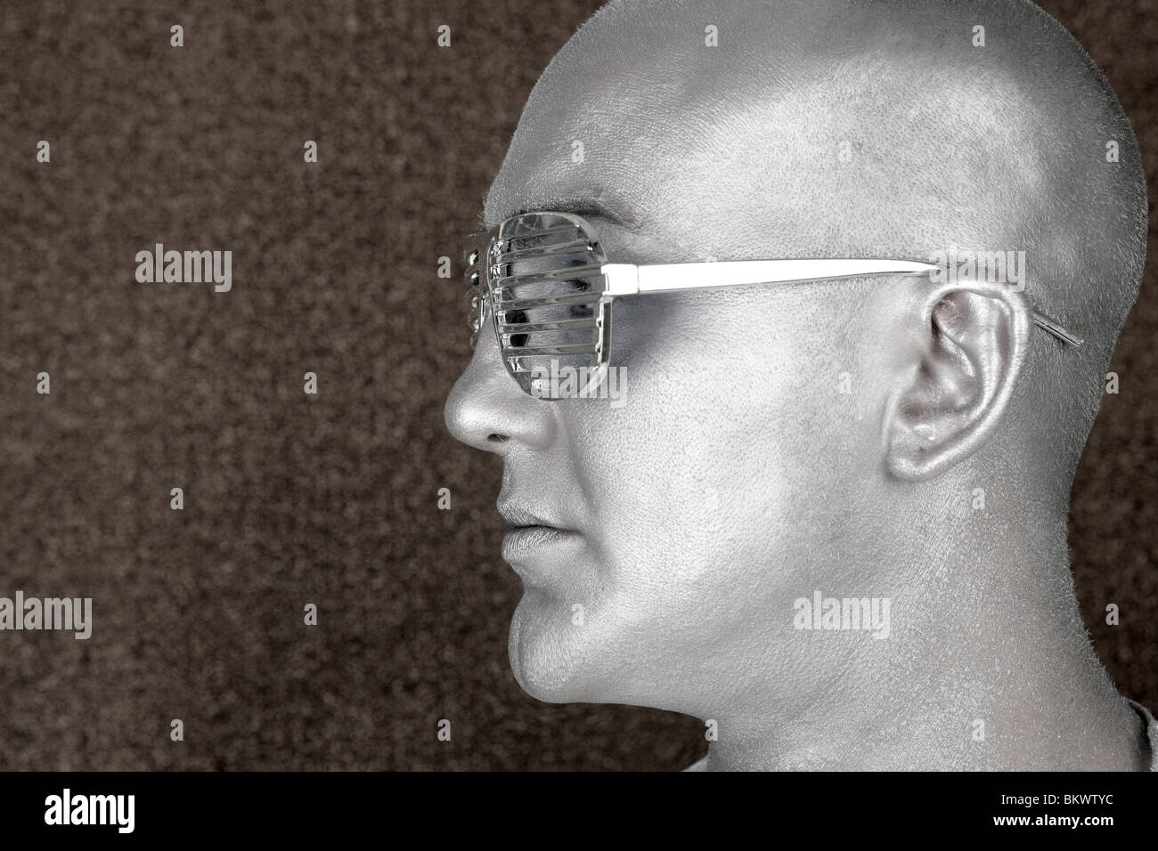 Silber alien Mann Profil Porträt Außerirdischen männliche Metapher Stockfoto