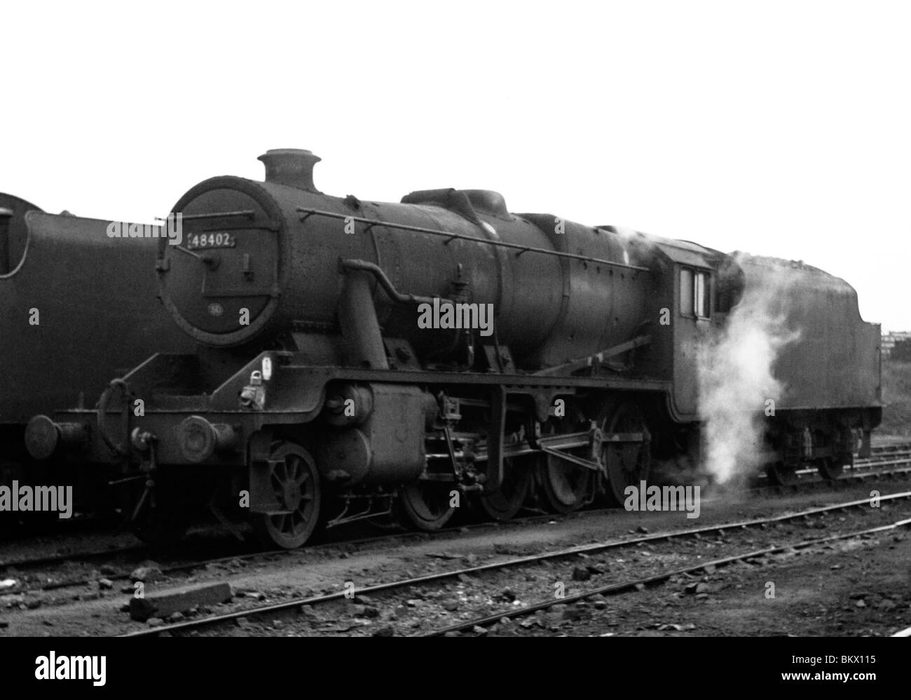 Motor Nummer 48402 Stanier 8f Klasse in den letzten Tagen des Dampfs auf britische Schiene Stockfoto