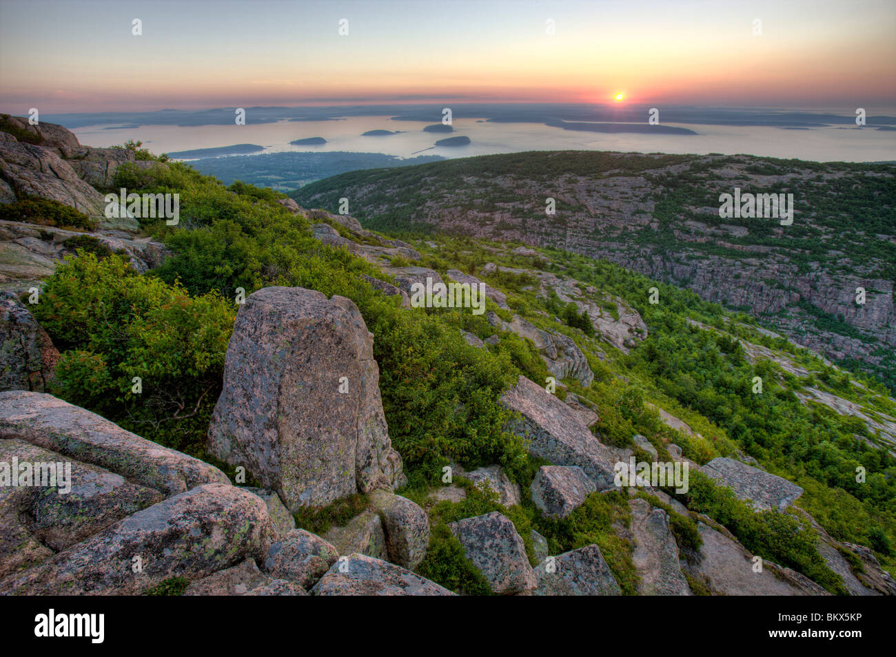 Franzose Bucht und der Stachelschwein Inseln bei Sonnenaufgang von Cadillac Mountain Maine-Acadia-Nationalpark gesehen. Stockfoto