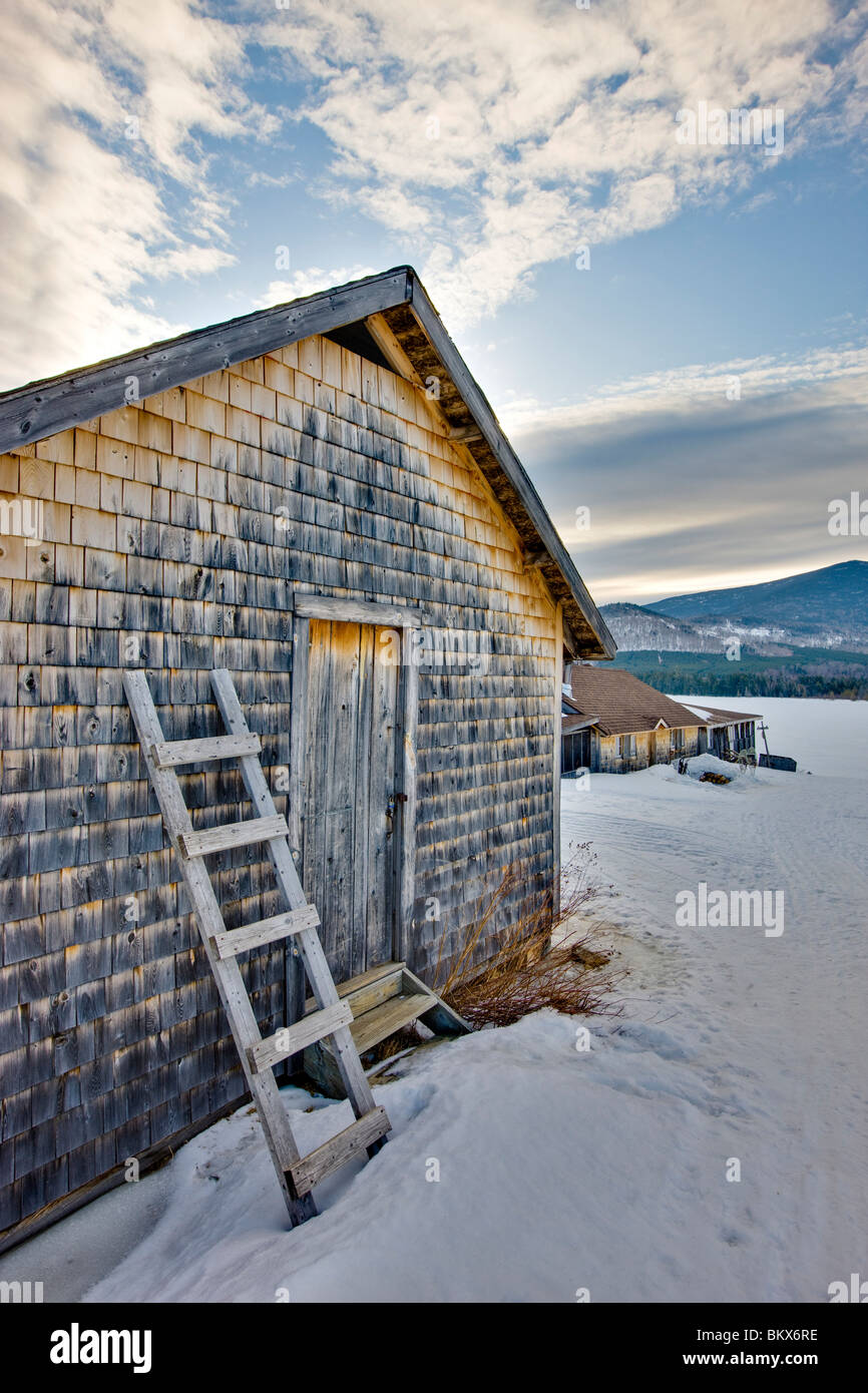 Eine Kabine in West Branch Teich Lagern in der Nähe von Greenville, Maine. Stockfoto