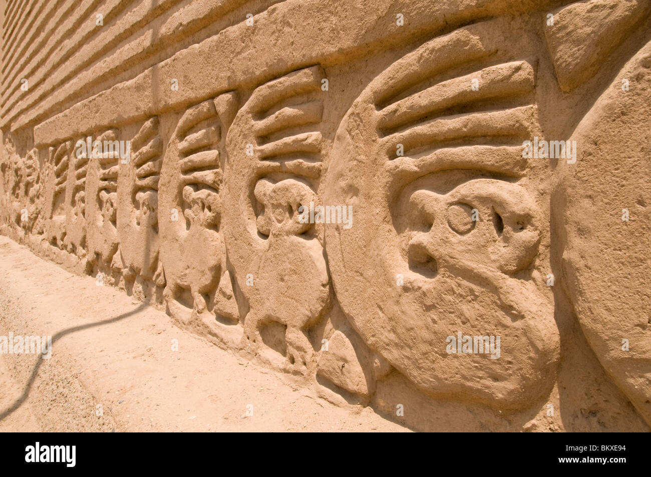 Wand in Chan Chan, der alten Hauptstadt des Imperiums Chimu, Peru Stockfoto