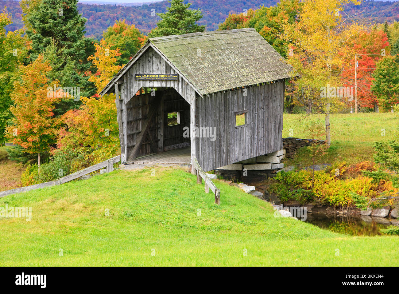 Die Pflegeeltern überdachte Brücke in Cabot, Vermont. Stockfoto