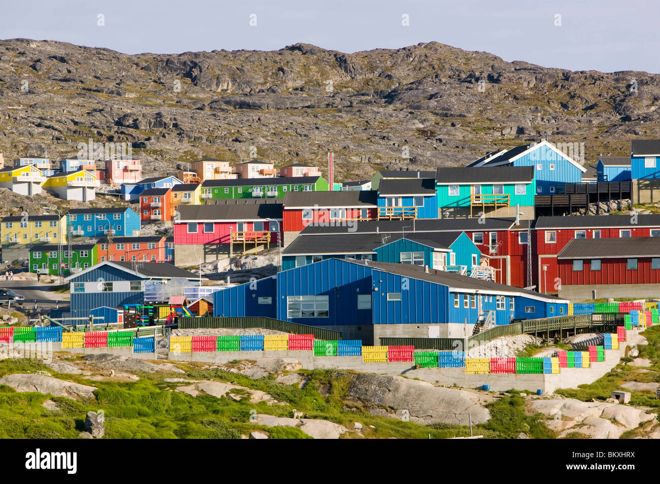 Bunte Inuit-Gehäuse in Ilulissat, Grönland Stockfoto