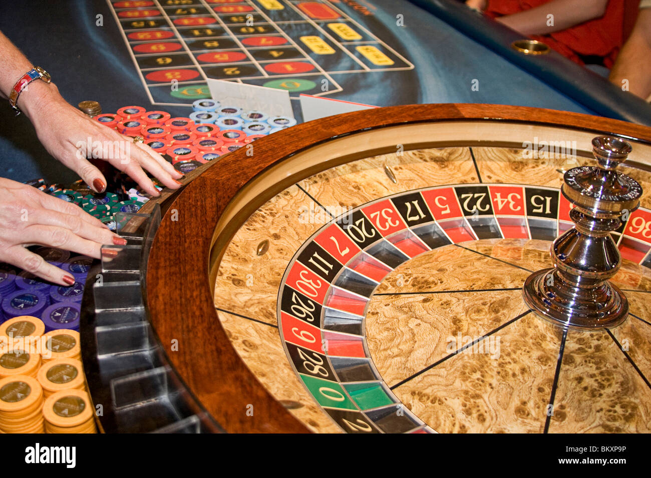 Szene auf Gaming-Etage des Casino - Roulette-Rad, South Lake Tahoe, Nevada, USA. Stockfoto