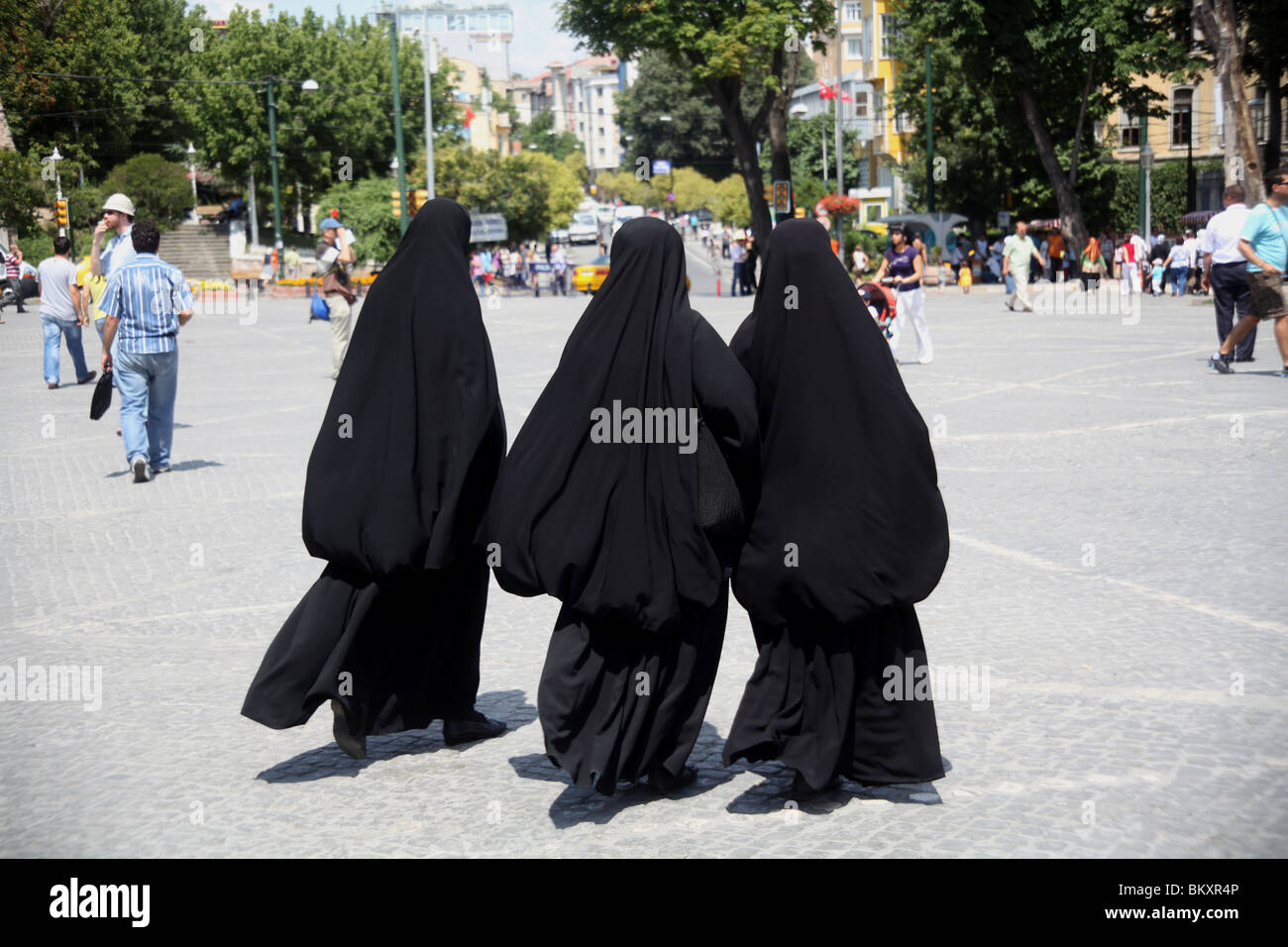 Islamische Frauen wenn volle Burqu (oder Burka, Burqa) in Istanbul, die Hauptstadt der Türkei. Stockfoto