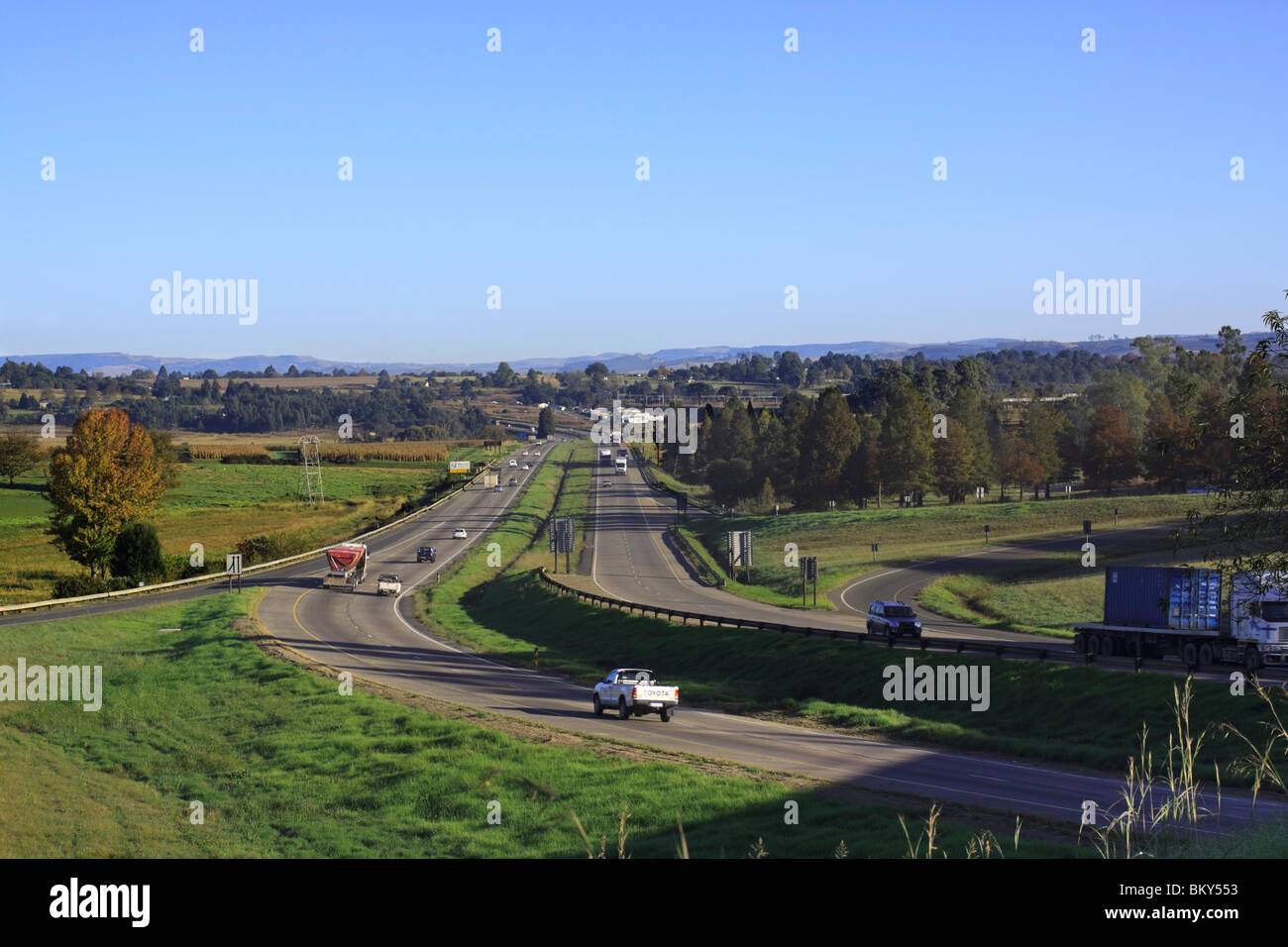 Abschnitt der Autobahn 600km N3 in KwaZulu Natal Midlands, Johannesburg und Durban verbindet. Südafrika. Stockfoto