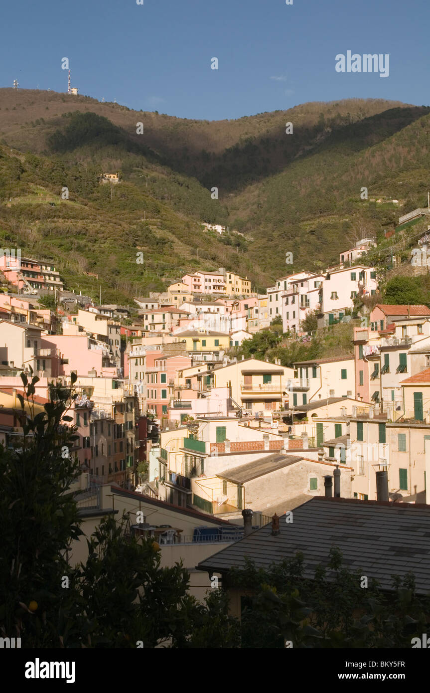 Riomaggiore Cinque Terre der Provinz von La Spezia Italien italienische Rivera med Mittelmeer Stockfoto