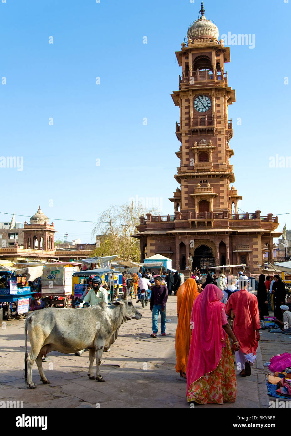Marktstände und Clock Tower, Jodhpur, Rajasthan, Indien Stockfoto