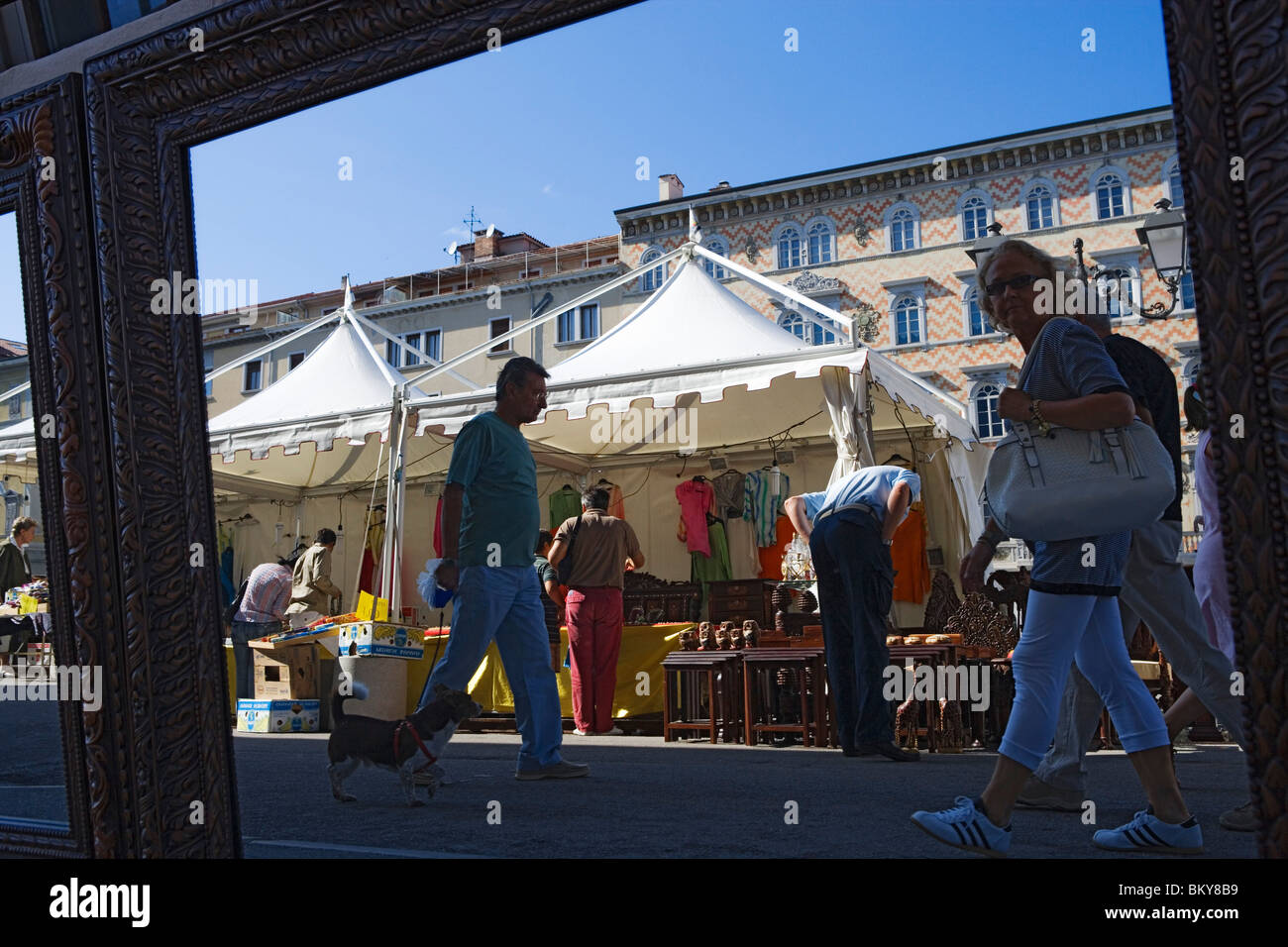 Flohmarkt am Canale Grande, Triest, Friaul-Julisch Venetien, Oberitalien, Italien Stockfoto