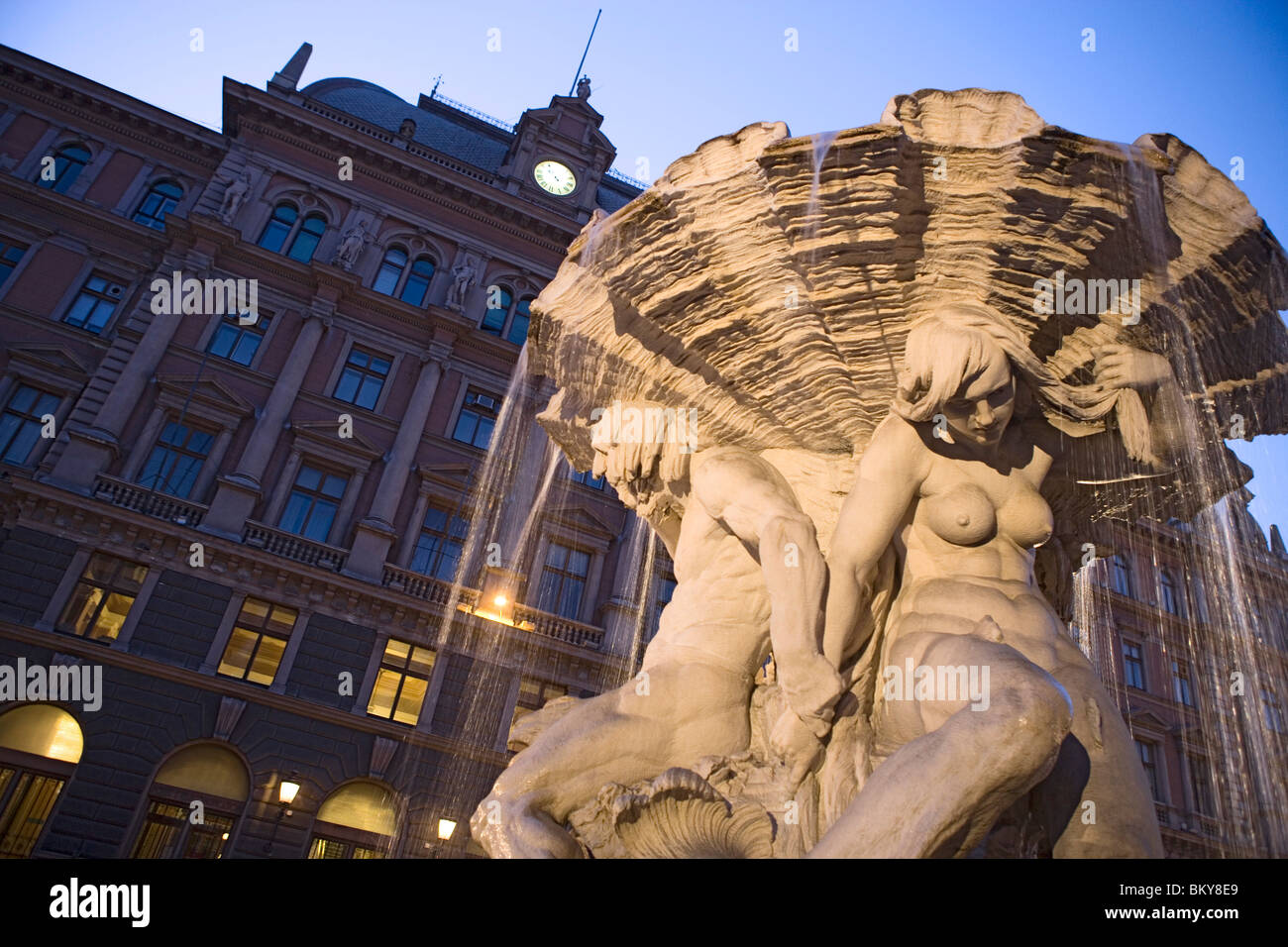 Brunnen auf der Piazza Vittorio Veneto, Triest, Friaul-Julisch Venetien, Oberitalien, Italien Stockfoto