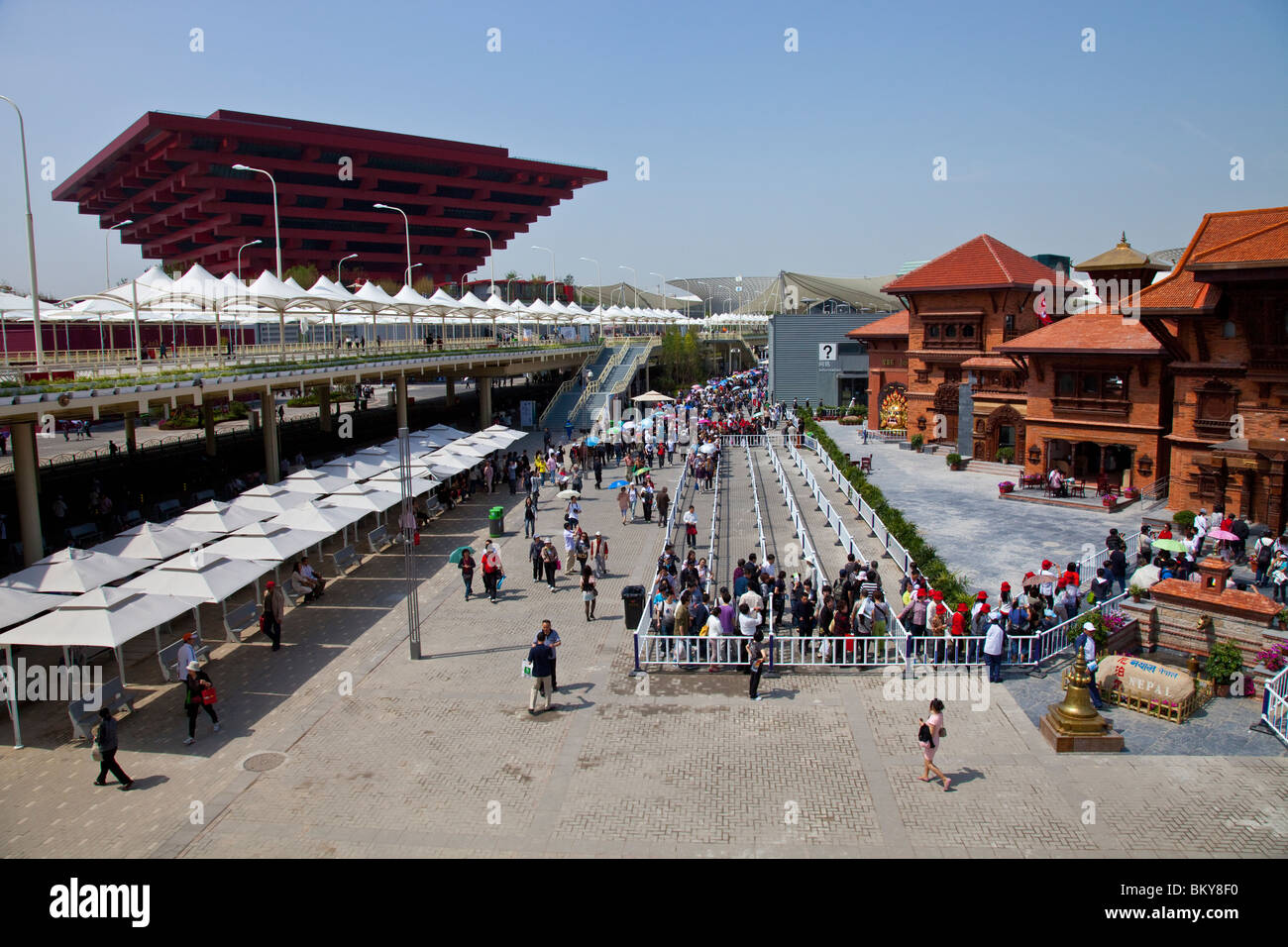 China und Nepal-Pavillon auf der Expo 2010, Weltausstellung in Shanghai, China Stockfoto