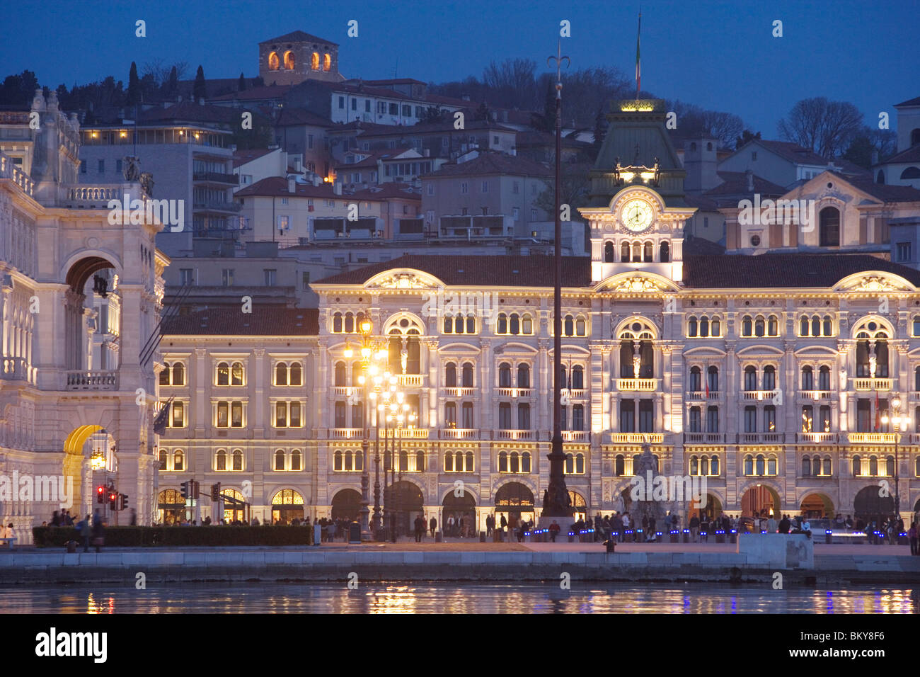 Piazza dell'Unita d ' Italia und die City Hall, Triest, Friaul-Julisch Venetien, Oberitalien, Italien Stockfoto