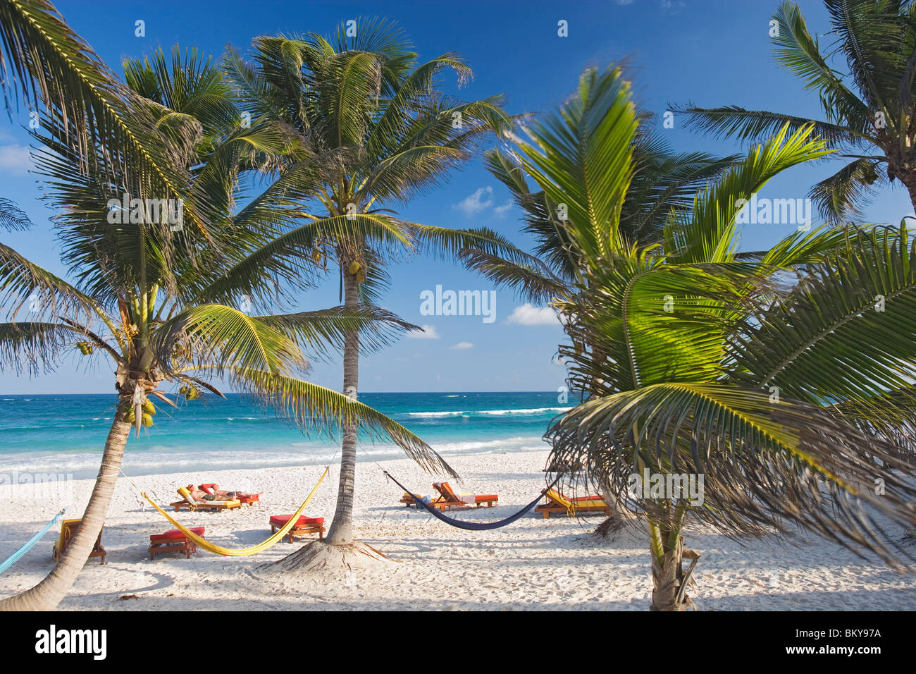Strand des Om Tulum Resorts in Tulum, Bundesstaat Quintana Roo, Halbinsel Yucatan, Mexiko Stockfoto