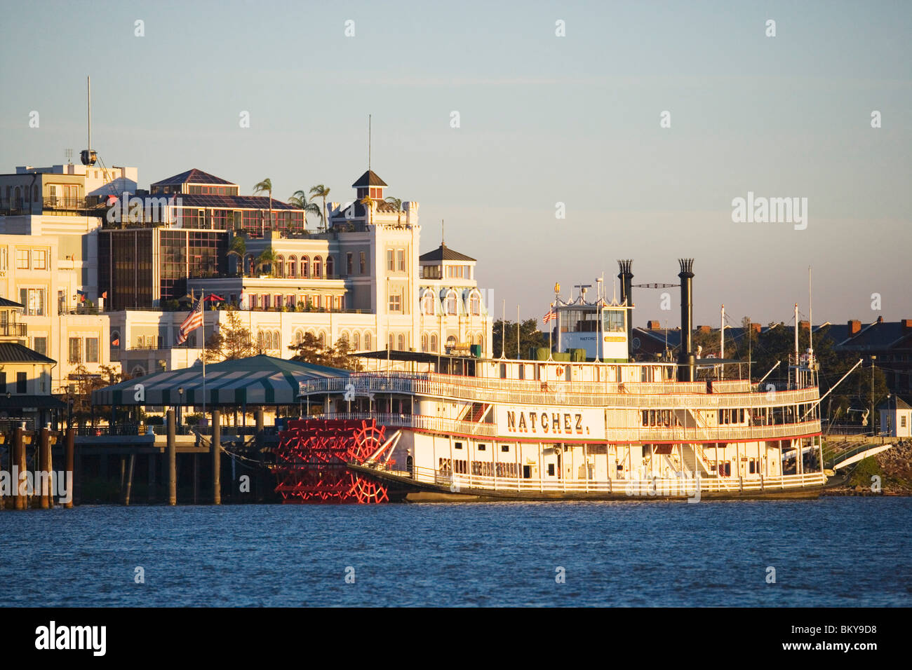Blick auf den Mississippi und die Innenstadt von New Orleans, Louisiana, USA Stockfoto