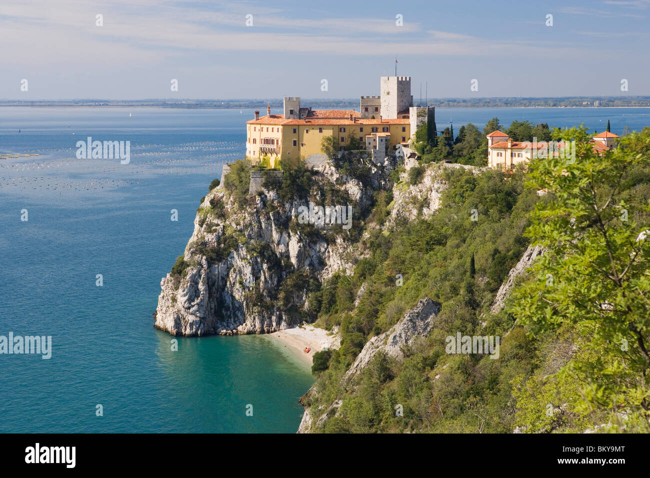 Schloss von Duino an der Küste nördlich von Triest, Friaul-Julisch Venetien, Oberitalien, Italien Stockfoto