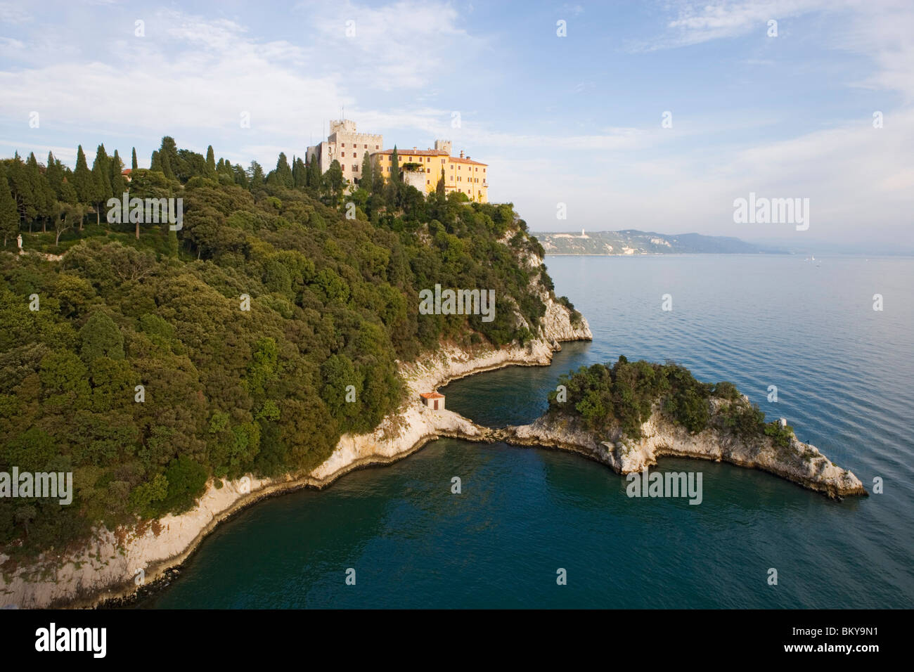 Schloss von Duino an der Küste nördlich von Triest, Friaul-Julisch Venetien, Oberitalien, Italien Stockfoto