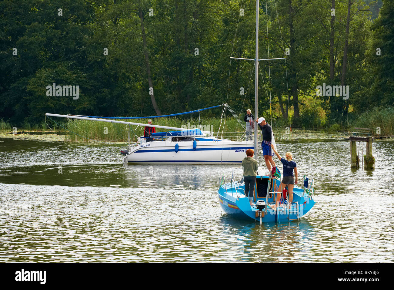 Kajütsegelboot auf Jez. Beldany (See Beldany), Mazurskie Pojezierze, Masuren, Ostpreußen, Polen, Europa Stockfoto