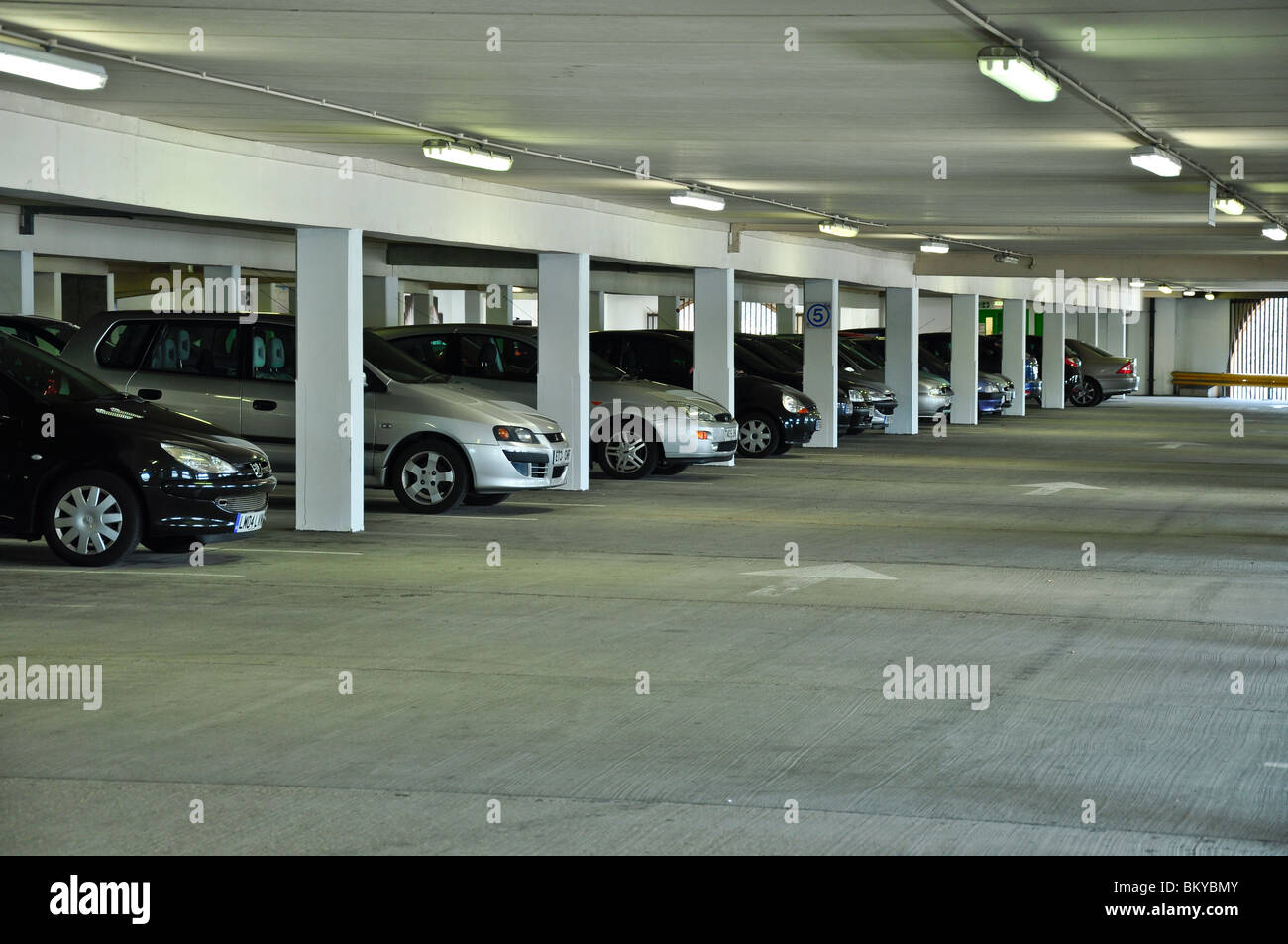 Multi-Story-Parkplatz-level Stockfoto