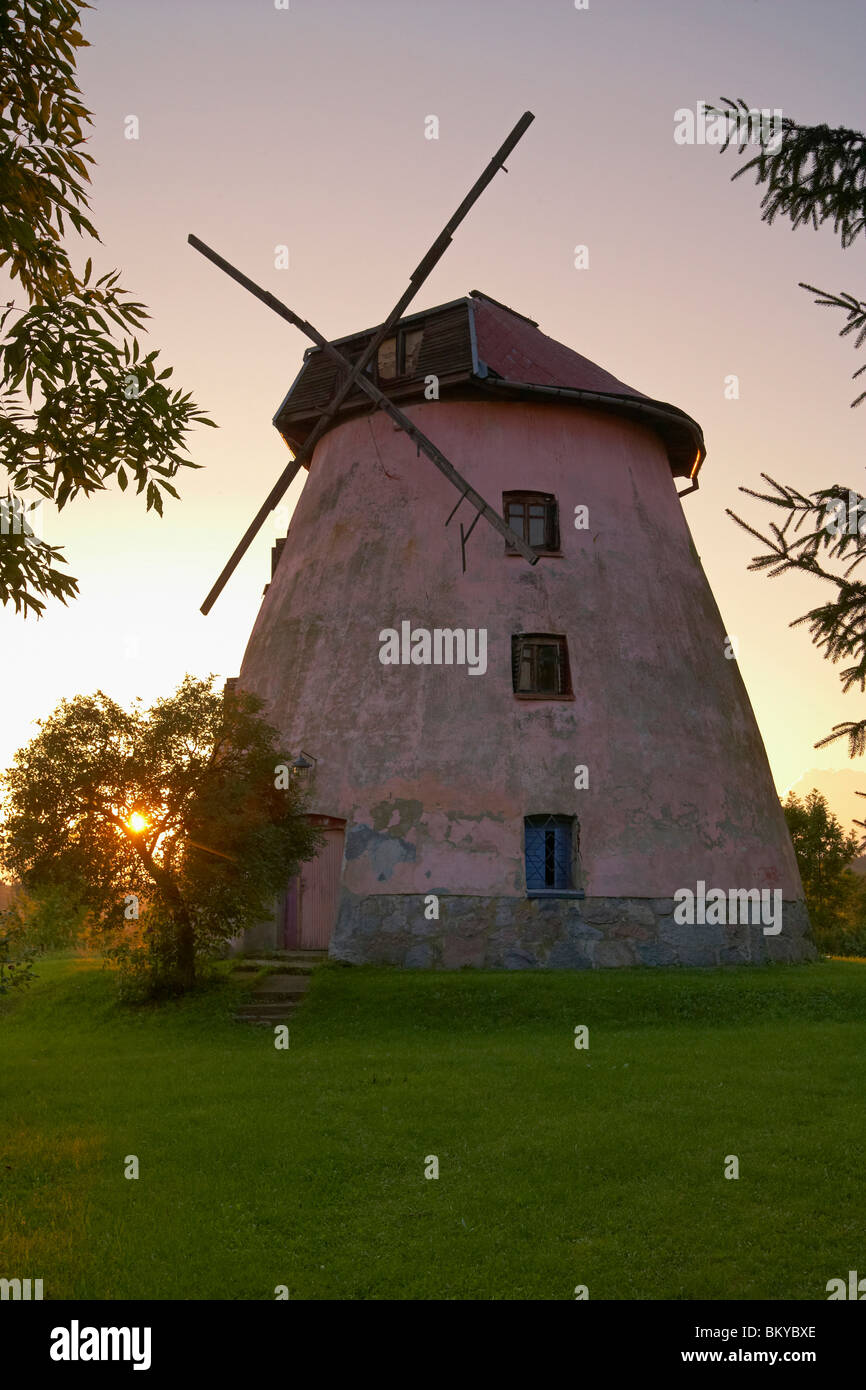 Alte Windmühle am Ryn (Rhein), Abend, Rynski See (Jezioro Rynskie), Pojezierze Mazurskie Ostpreußen, Polen, Europa Stockfoto