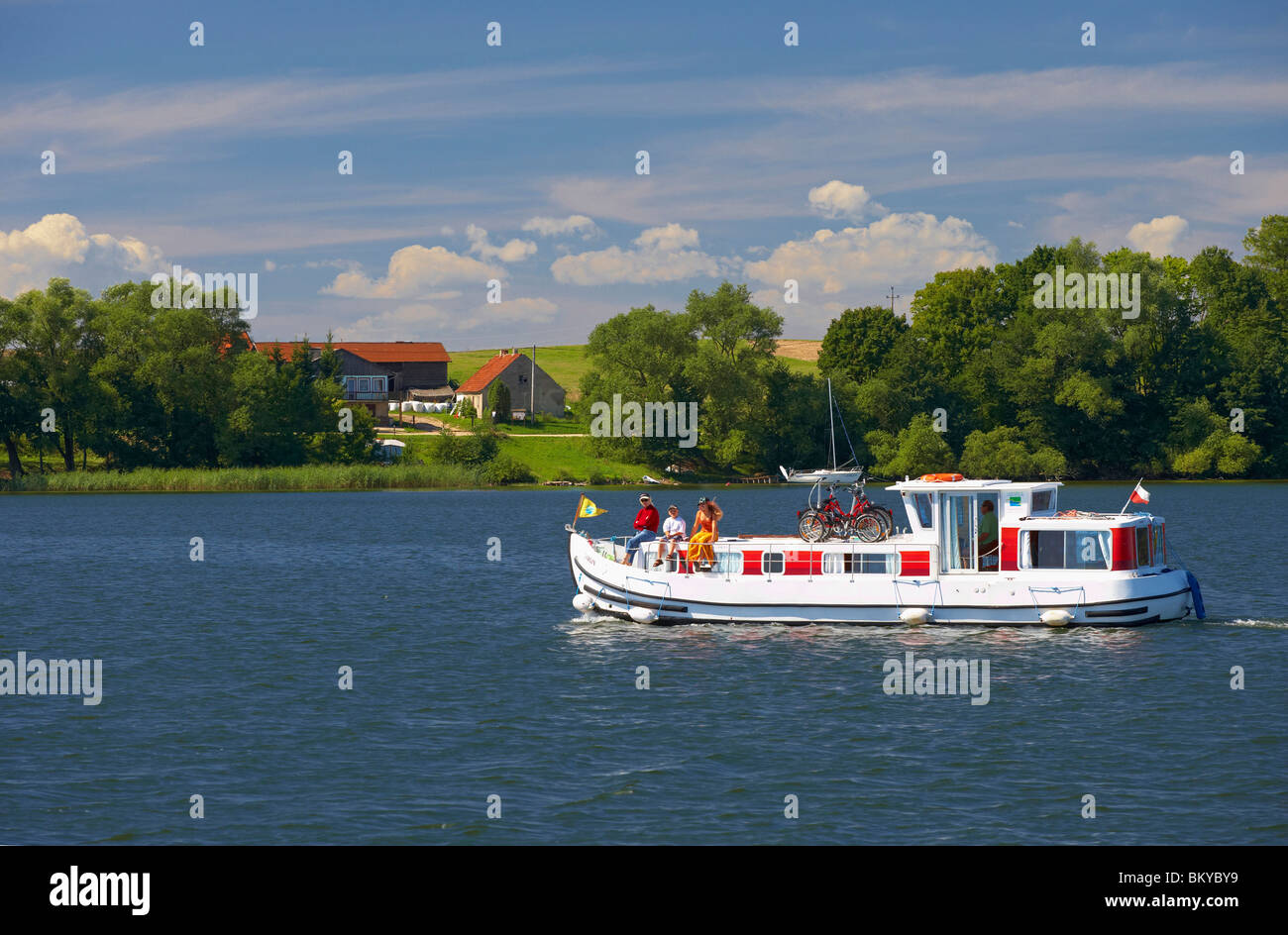 Hausboot am Jezioro Talty (Talter-Gewaesser), Pojezierze Mazurskie Ostpreußen, Polen, Europa Stockfoto