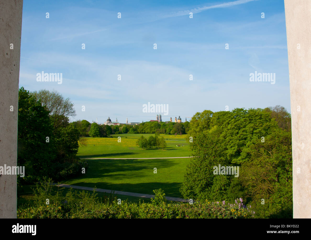 Park monopteros munich Fotos und Bildmaterial in hoher Auflösung Alamy