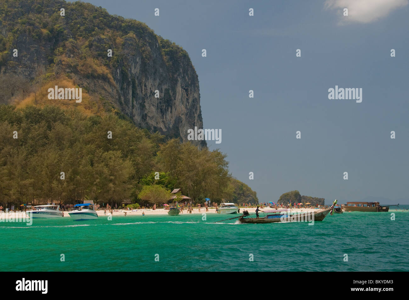 Ao Nang in der Nähe von Krabi Thailand liegt zentral in der Andamanensee (Princess Bay) und Funktionen sehr malerische Topographie für Bootsfahrer Stockfoto