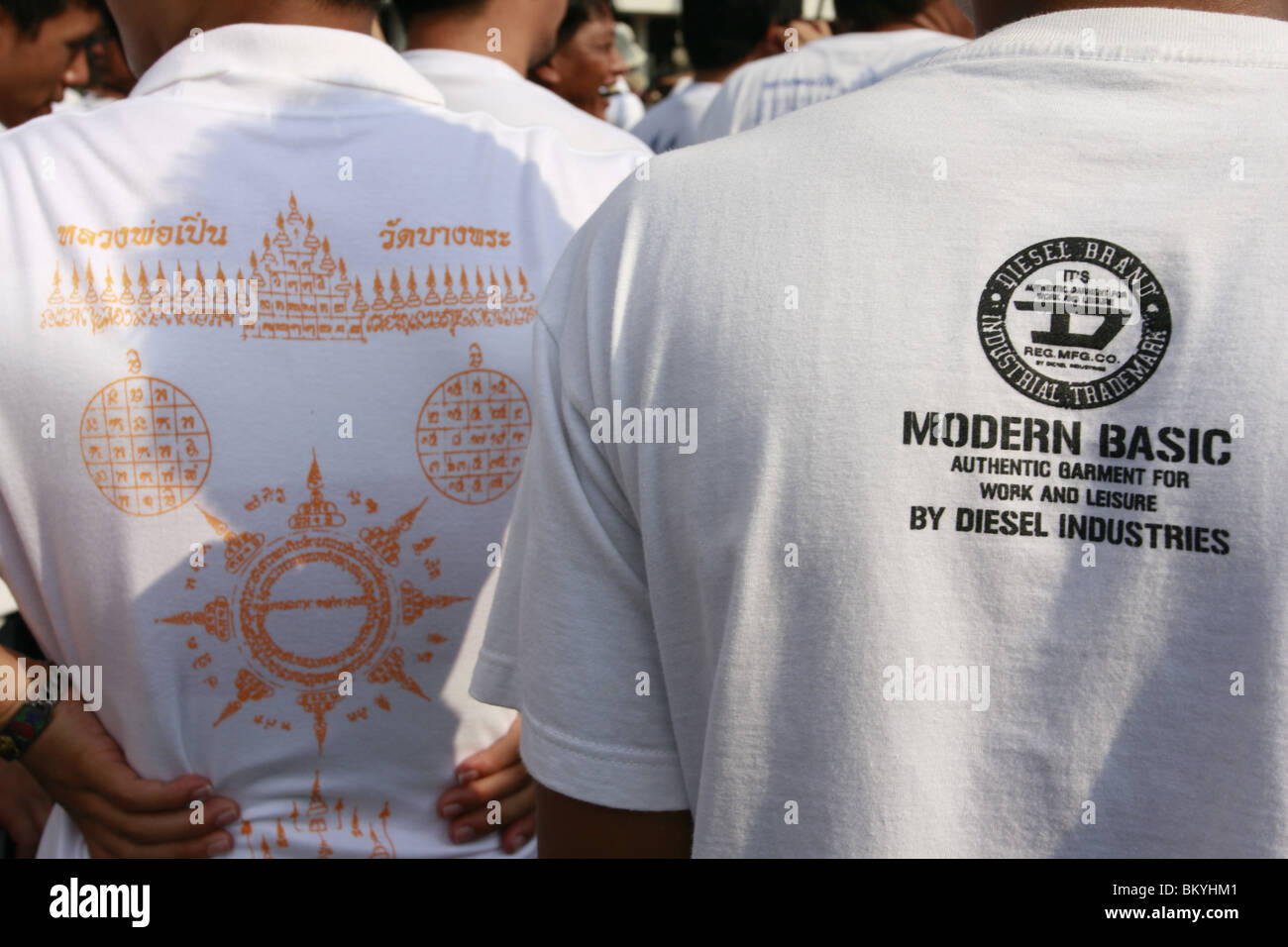 Anhänger Wai Kru tagsüber am Wat Bang Phra, ein buddhistischer Tempel in Thailand, wo Mönche Anhänger tattoo. Stockfoto