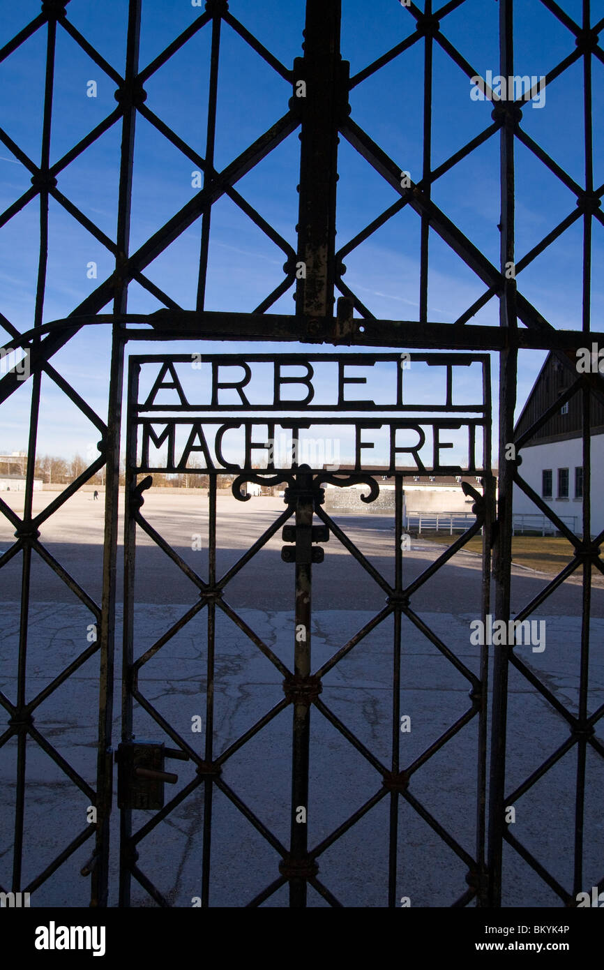 Eingangstor des KZ Dachau in Deutschland Stockfoto