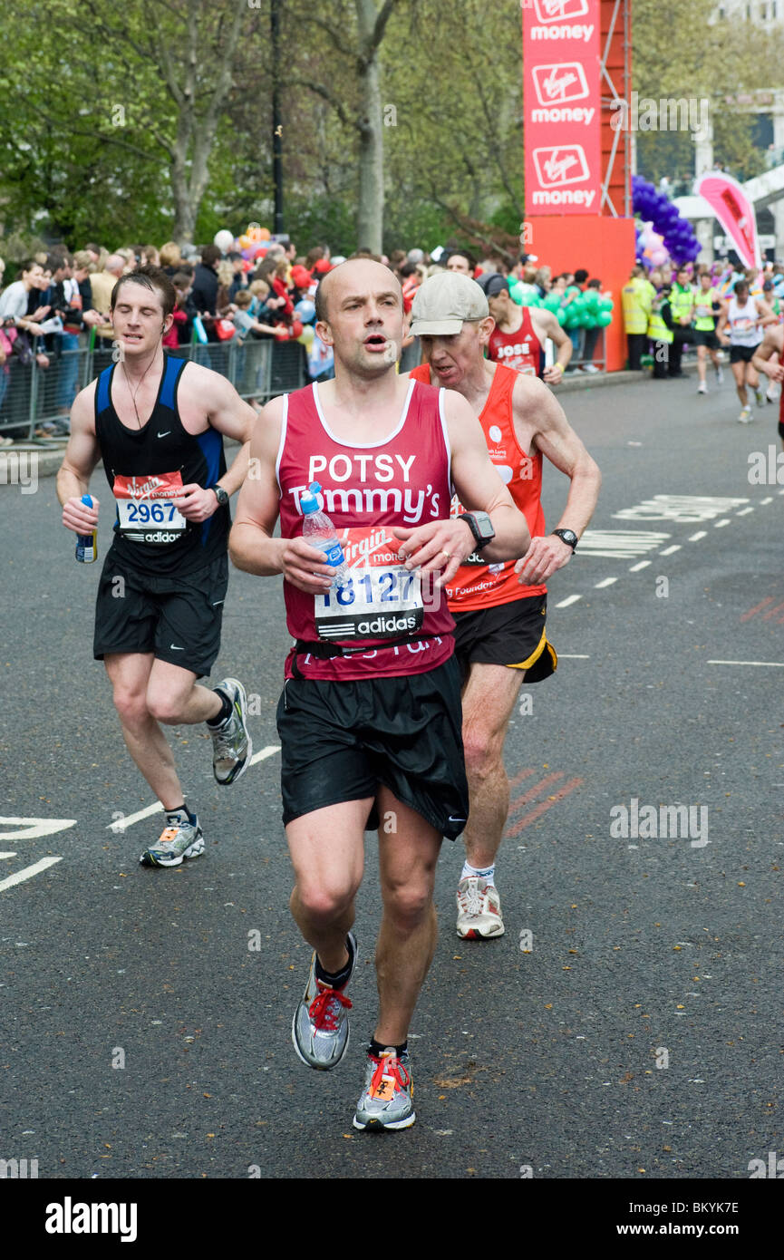 Läufer in virgin London-Marathon 2010 Stockfoto