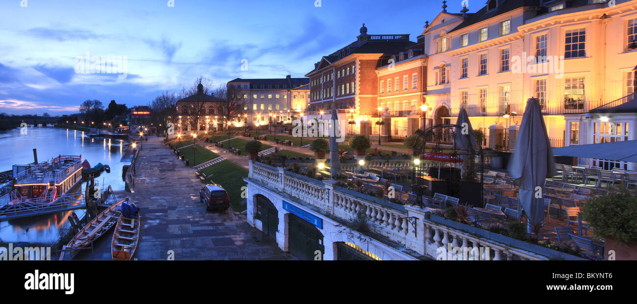 Richmond Upon Thames in der Nacht riverfront Stockfoto