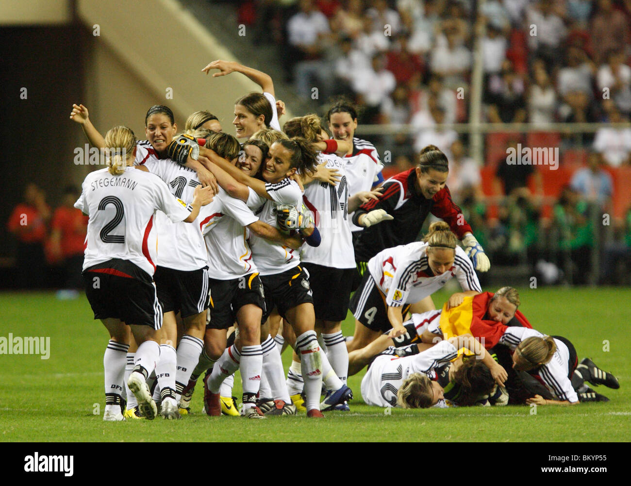 Deutsche Spieler feiern ihren Sieg über Brasilien in die FIFA Frauen WM Finale 30. September 2007. Stockfoto