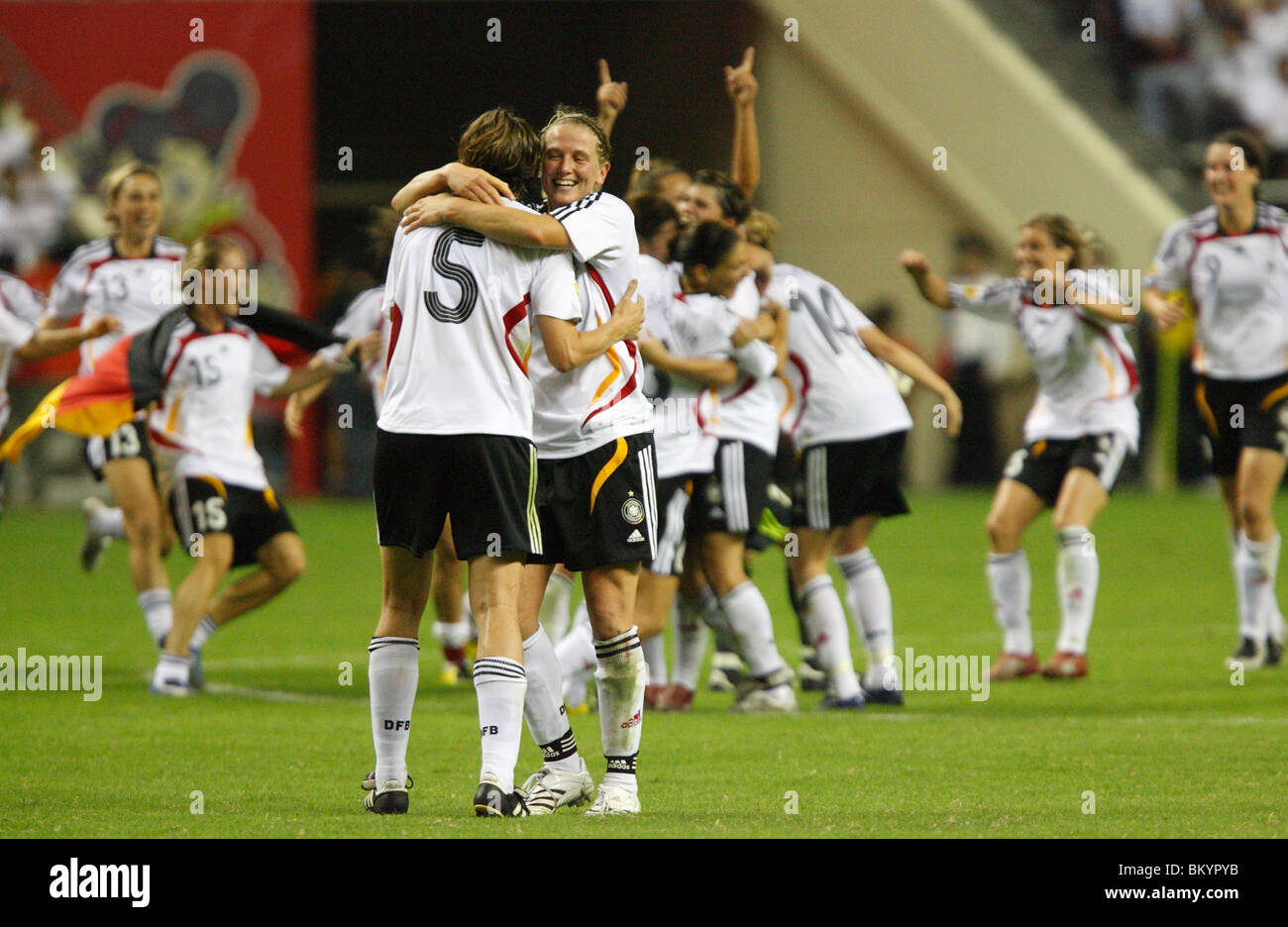 Deutsche Spieler feiern ihren Sieg über Brasilien in die FIFA Frauen WM Finale 30. September 2007. Stockfoto