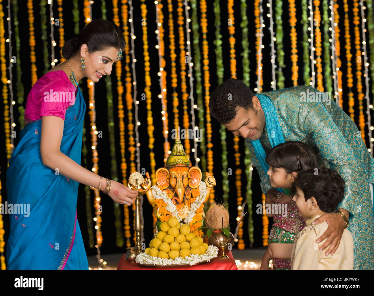 Familie feiern Diwali Stockfoto