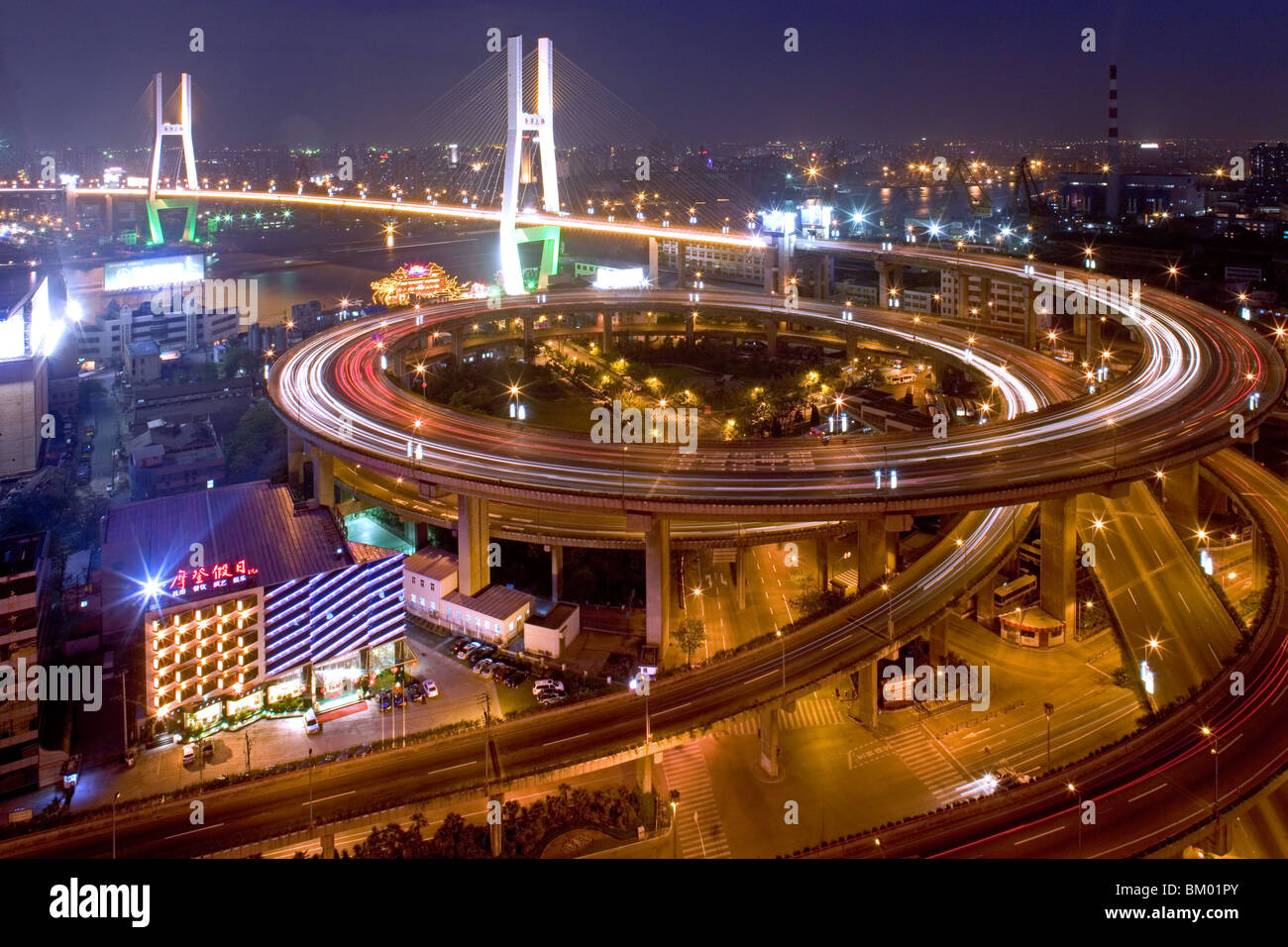 Nanpu-Brücke, Autobahn, Kreis, Spirale, Gaojia Schnellstraße nach Pudong Stockfoto