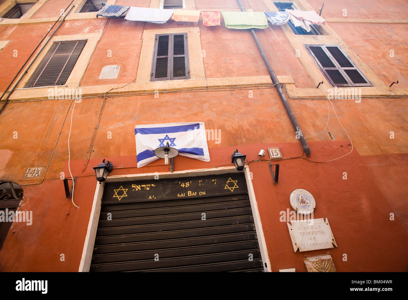 Jüdische Flagge im römischen Ghetto. Stockfoto
