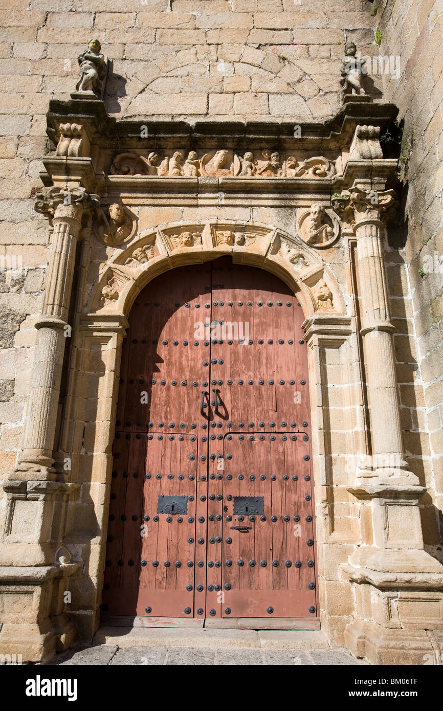 Renaissance-Portal, Kirche San Mateo, Caceres, Spanien Stockfoto