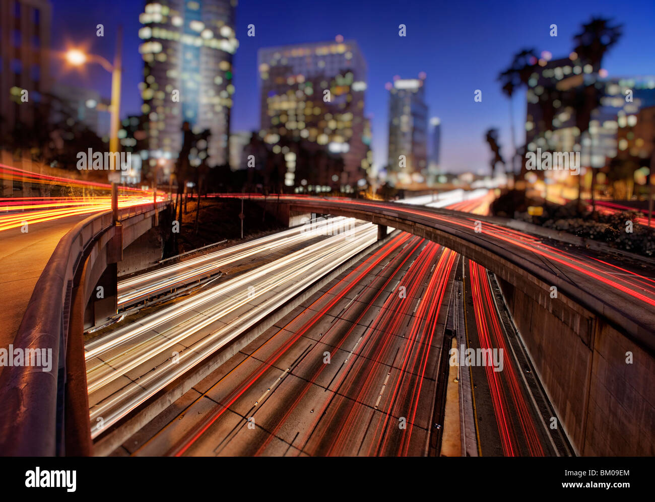 Auto Routen von den Autobahnen von Los Angeles in der Nacht Stockfoto