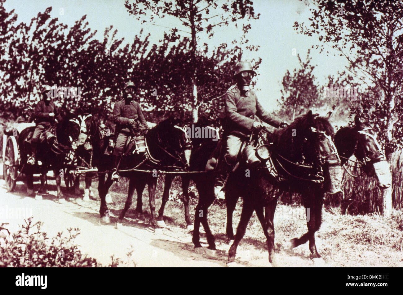 ERSTER WELTKRIEG (1914-1918). Deutsche Armee mit Gasmasken gegen Giftgas ins Leben gerufen durch den Feind zu schützen. Stockfoto