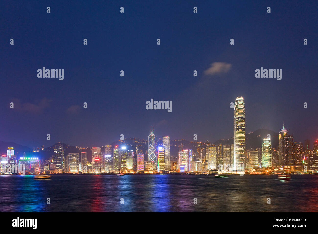 Beleuchtete Skyline bei Nacht, Hongkong Island, Wanchai, Hong Kong, China, Asien Stockfoto