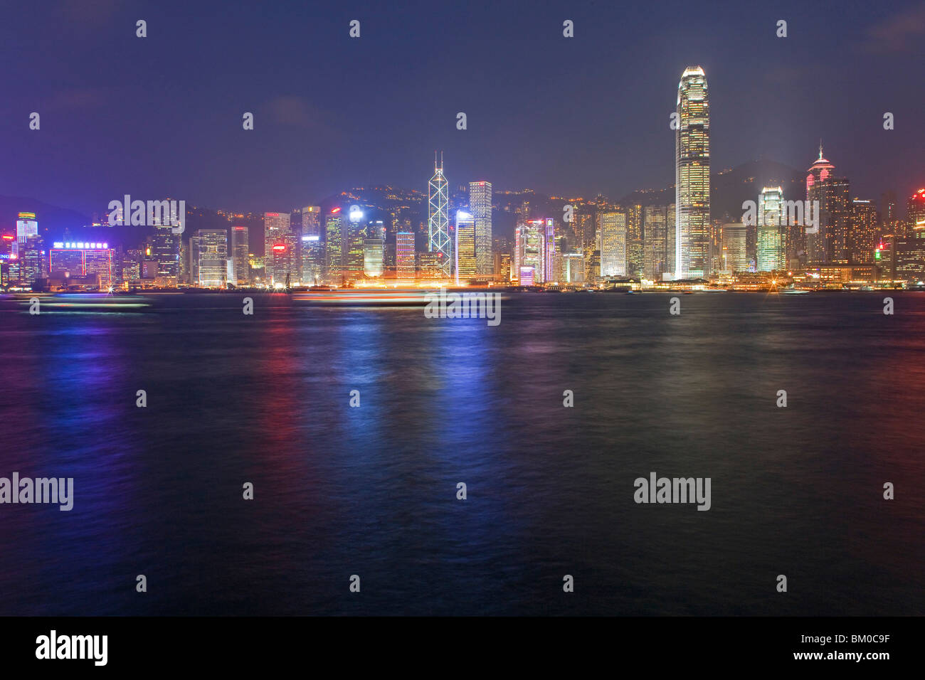 Beleuchtete Skyline bei Nacht, Hongkong Island, Wanchai, Hong Kong, China, Asien Stockfoto