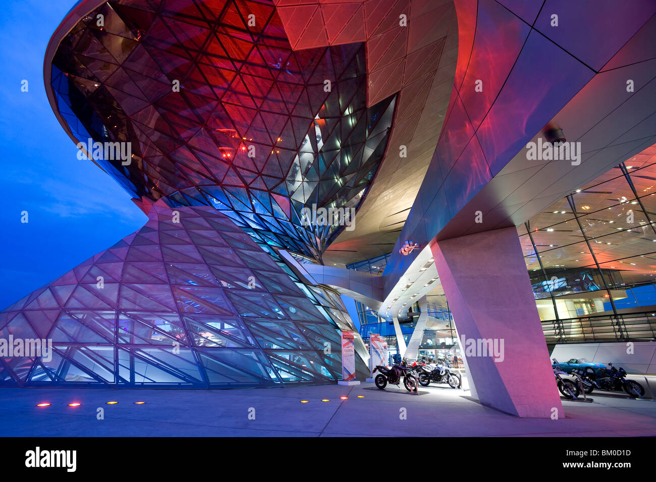 BMW Welt, gebaut von 2003-2007 von Coop Himmelblau, München, Bayern, Deutschland, Europa Stockfoto