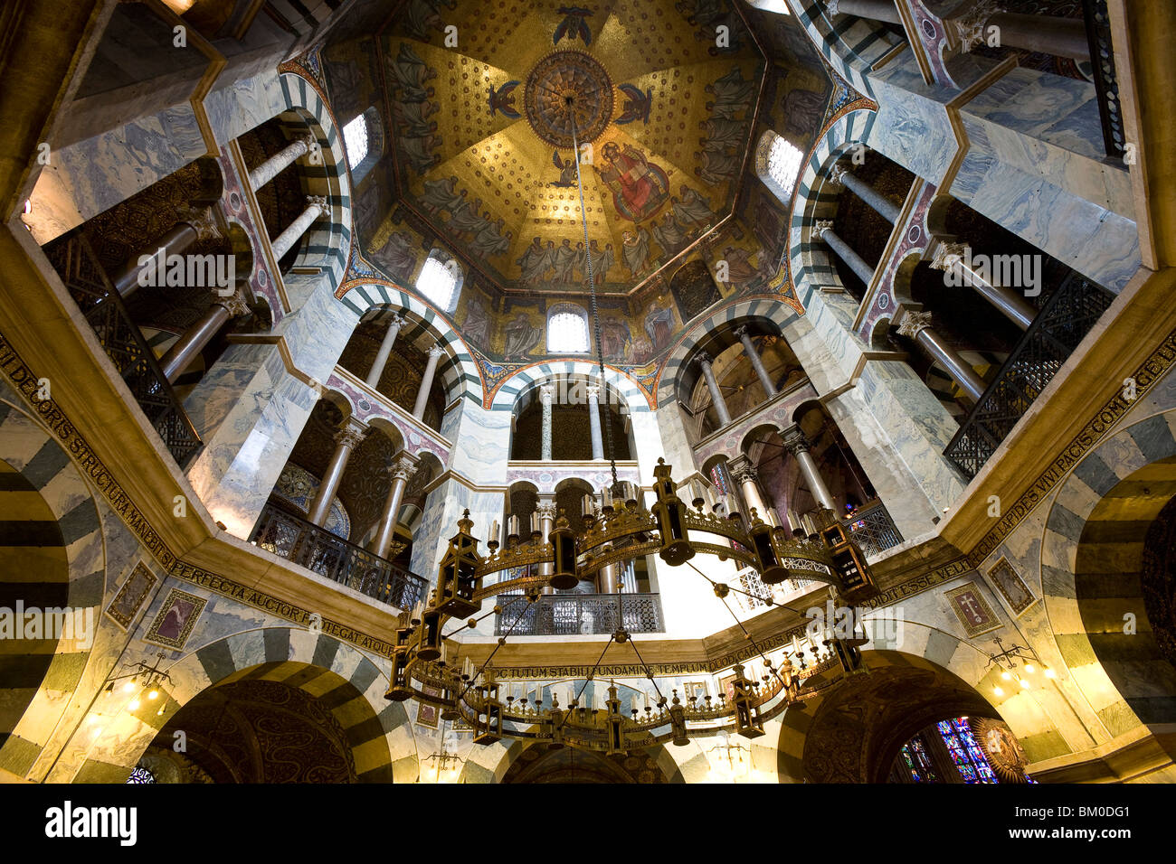 Blick in das Oktogon der Aachener Dom, Aachen, Nordrhein-Westfalen, Deutschland, Europa Stockfoto