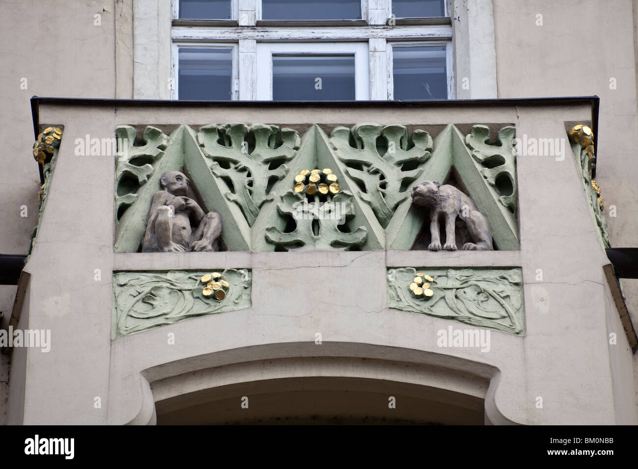 Detail der Balkon, Jugendstil-Gebäude am Kai Gottwald, Prag, Tschechische Handelsministerium. Stockfoto