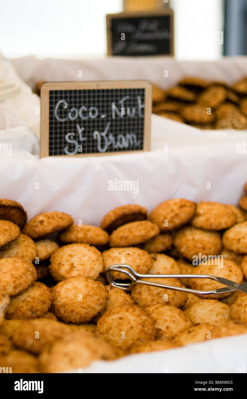 Französische Cookies, Kekse, Makronen im Markt Stockfoto