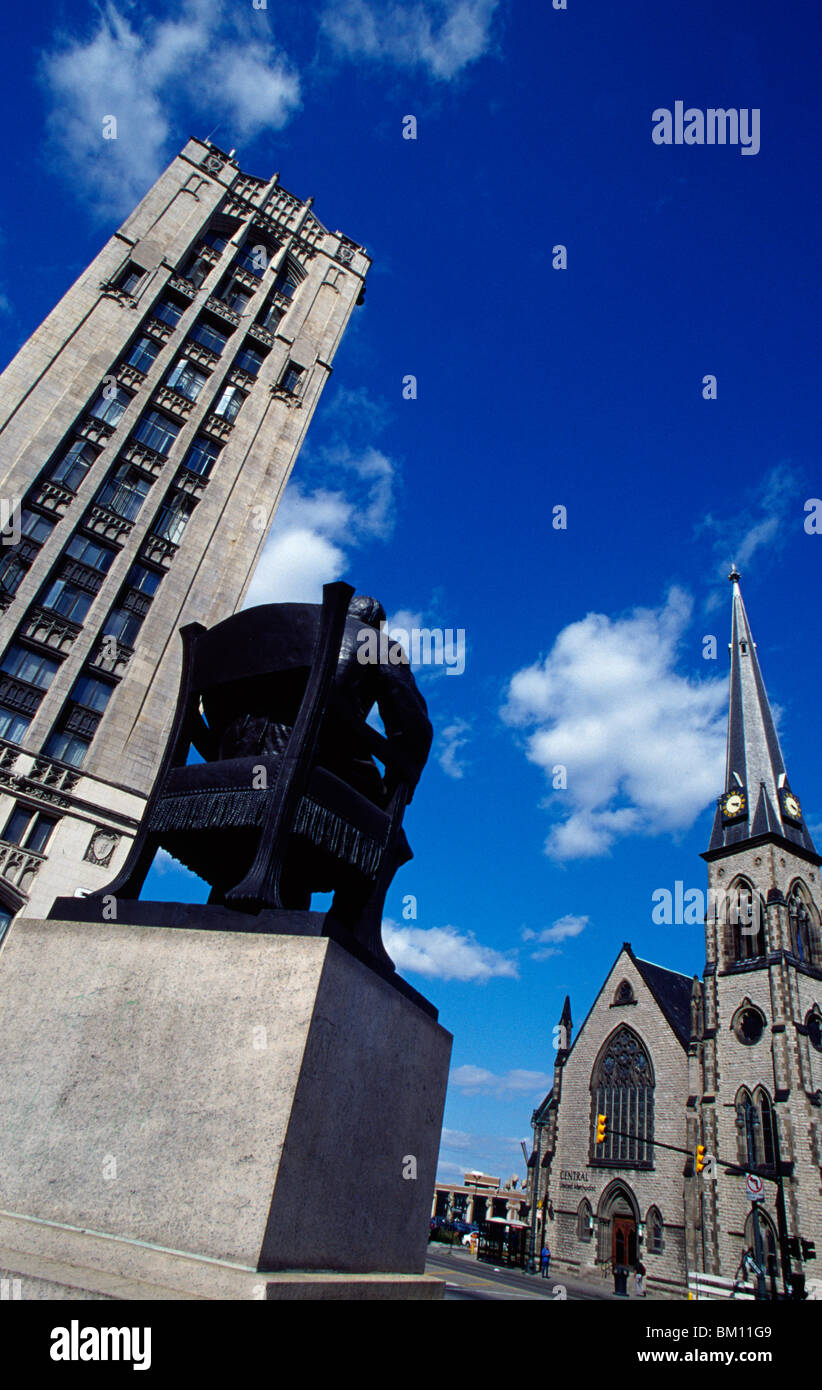 Statue vor einer Kirche, Hazen Pingree Statue, Central United Methodist Church, Detroit, Michigan, USA Stockfoto