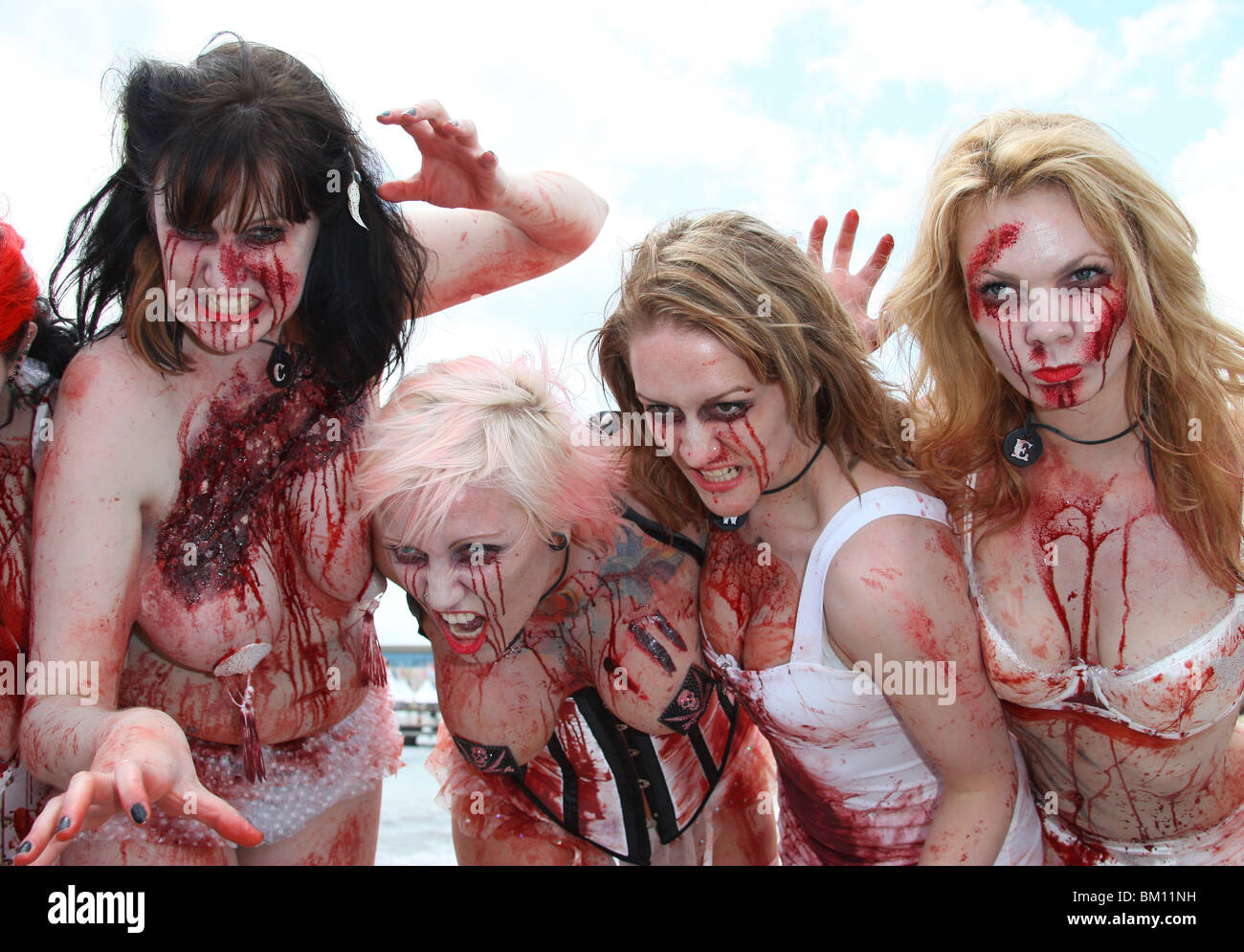 ZOMBIE ZOMBIE Frauen von SATAN PHOTOCALL CANNES FILM FESTIVAL 2010 Strand CANNES Frankreich 13 Mai 2010 Stockfoto