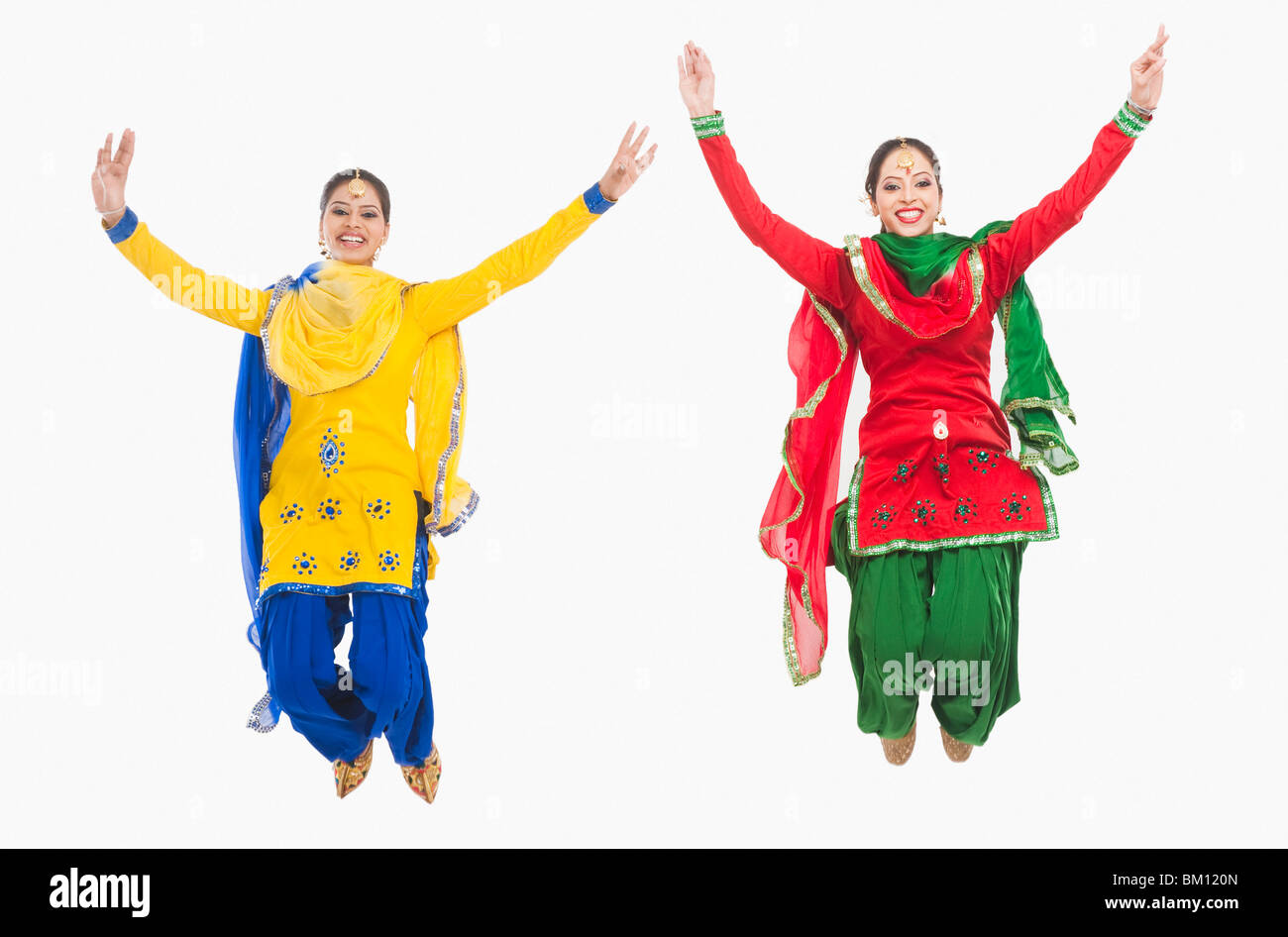 Bhangra traditioneller Volkstanz aus dem Punjab in Nordindien Stockfoto