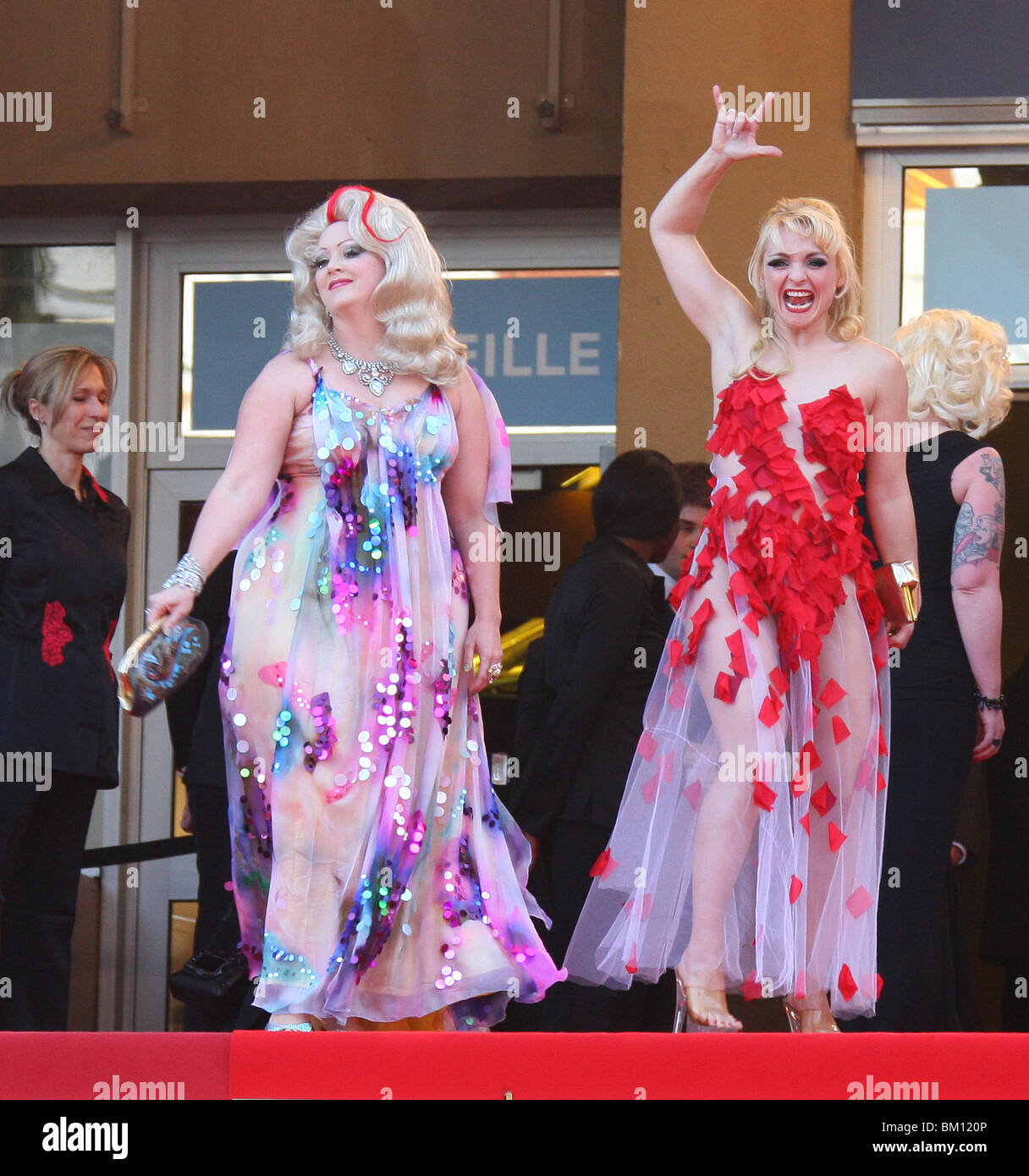 JULIE ATLAS MUZ & DIRTY MARTINI auf TOUR PREMIERE CANNES FILM FESTIVAL 2010 PALAIS DES FESTIVAL CANNES Frankreich 13 Mai 2010 Stockfoto